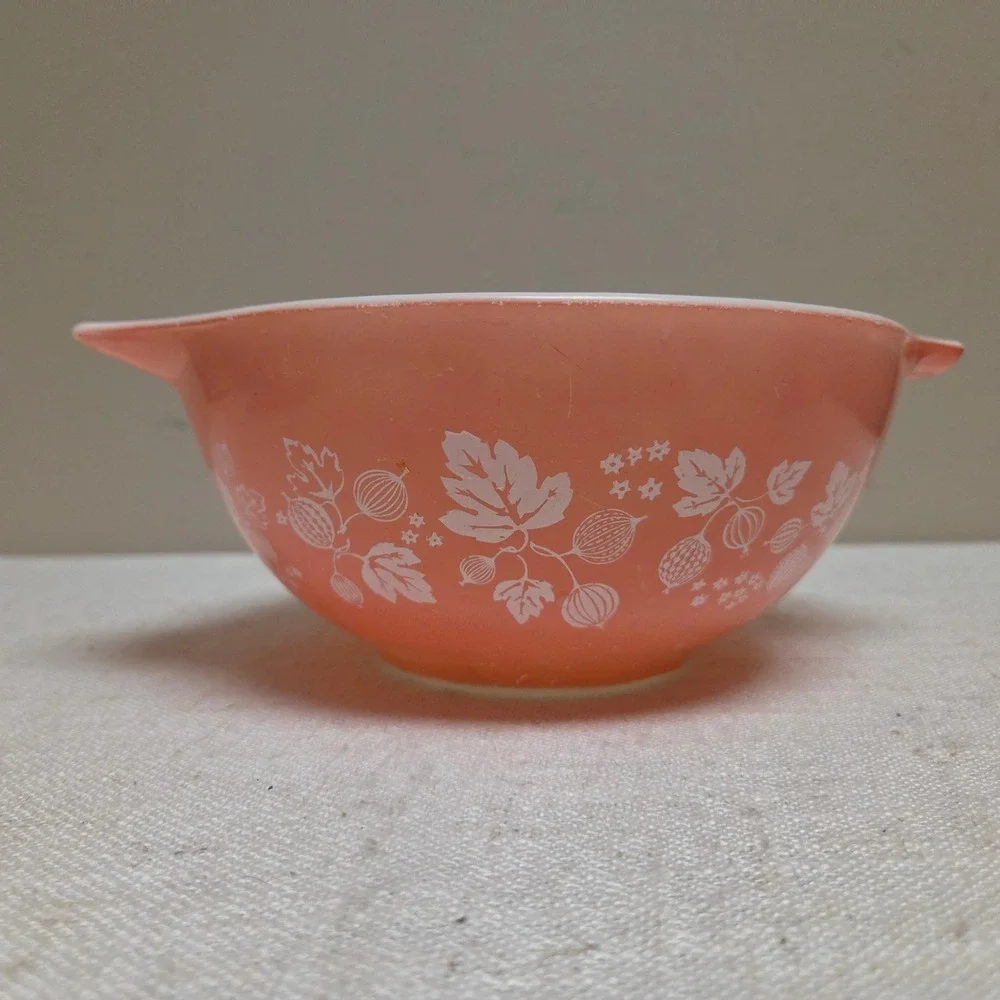 Vintage Pyrex Gooseberry Pink Cinderella Mixing Bowl 441 1.5 Pint Milk Glass